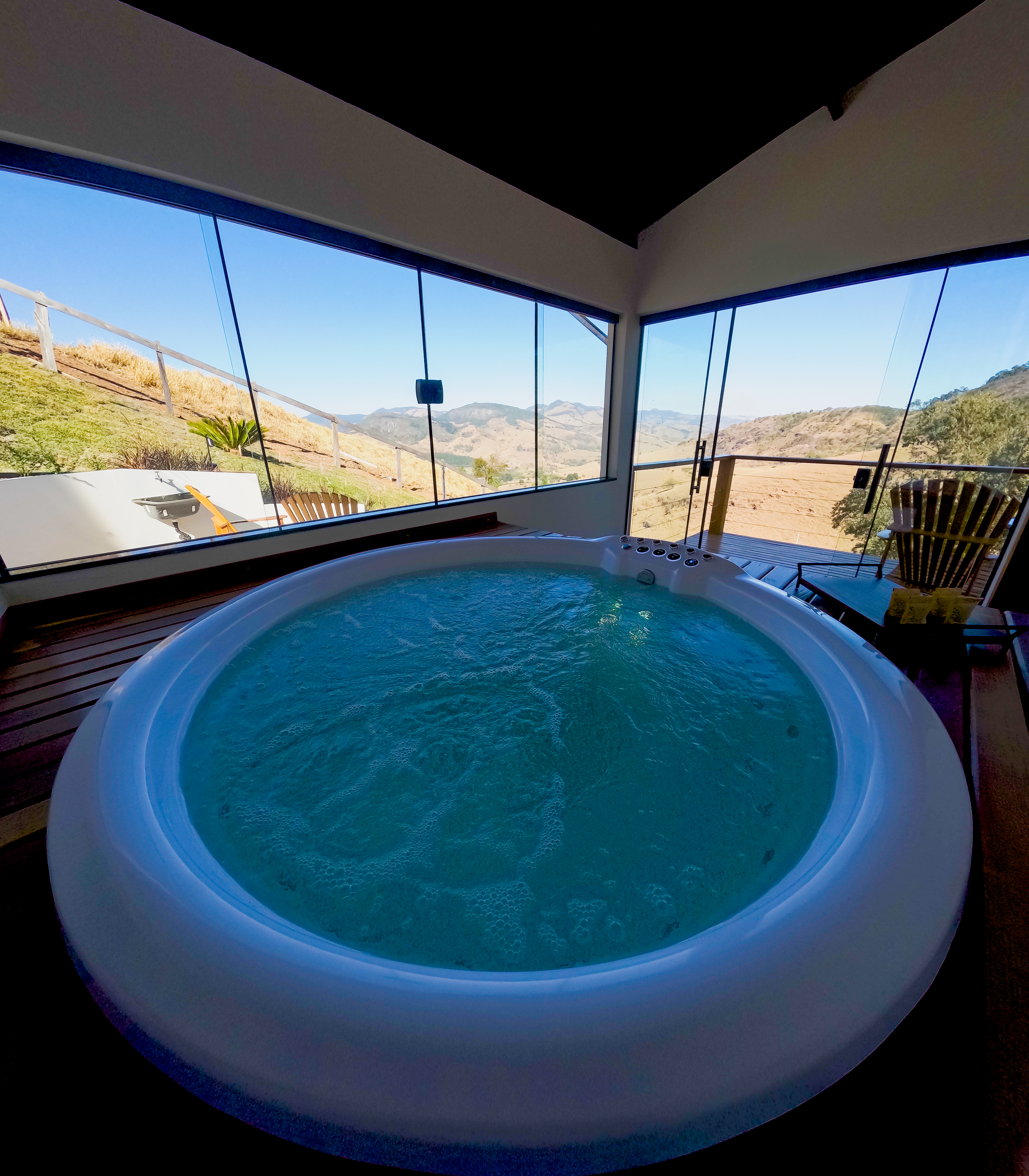 Foto da comodidade: Spa coberto com vista para as montanhas